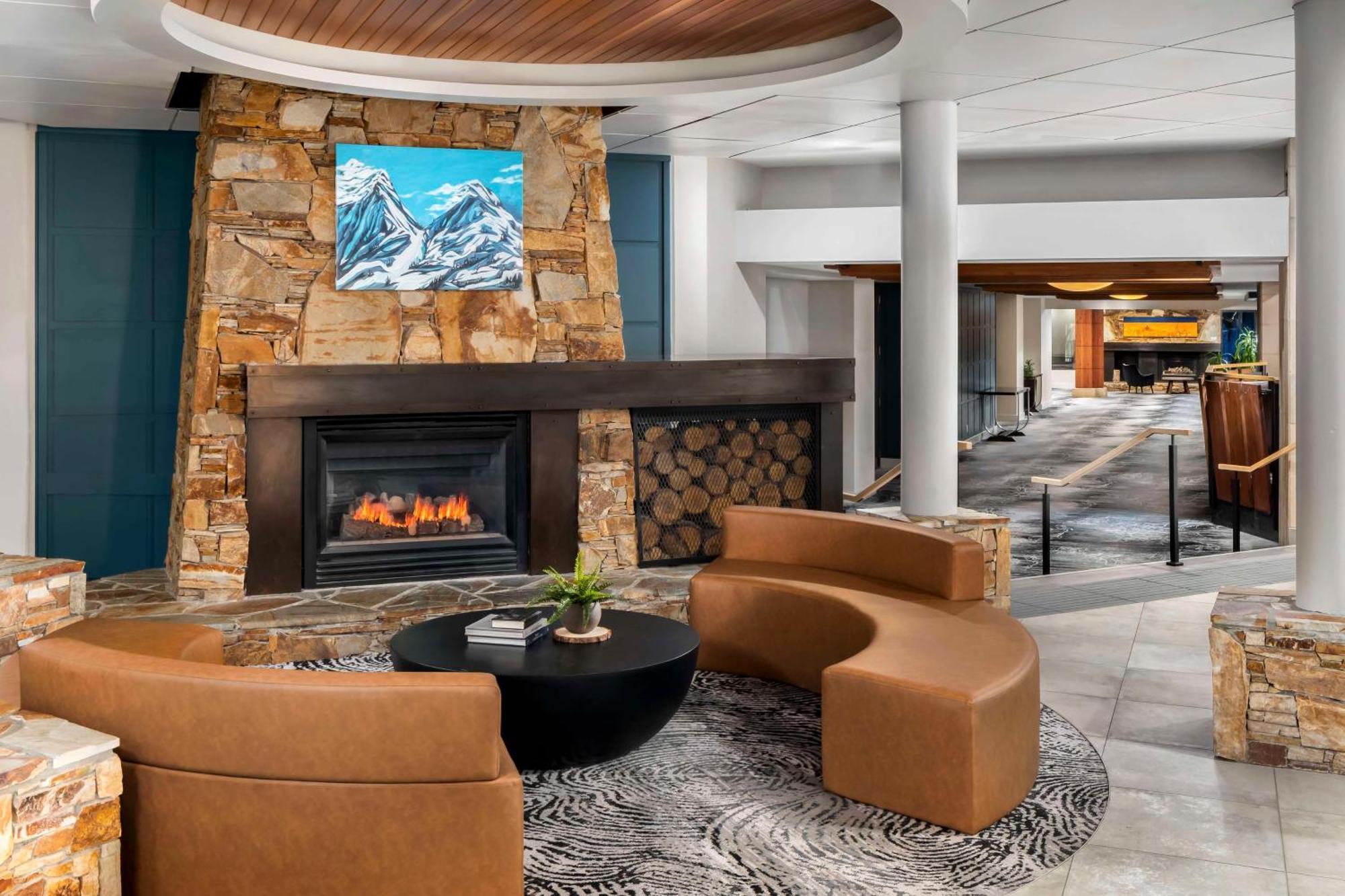 Hilton Whistler Resort & Spa Esterno foto