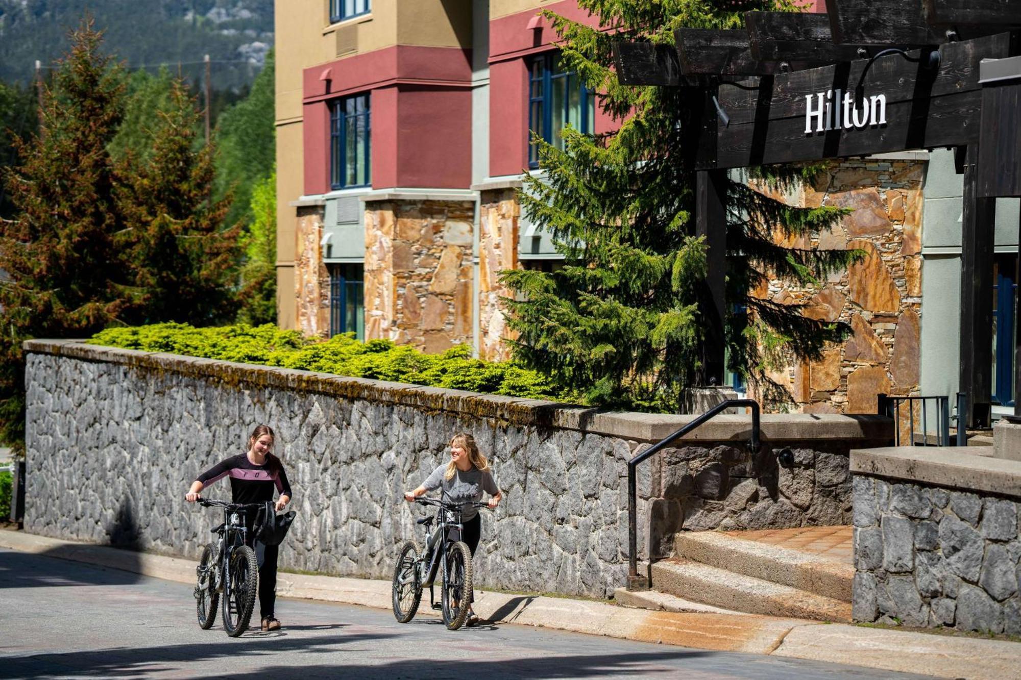 Hilton Whistler Resort & Spa Esterno foto