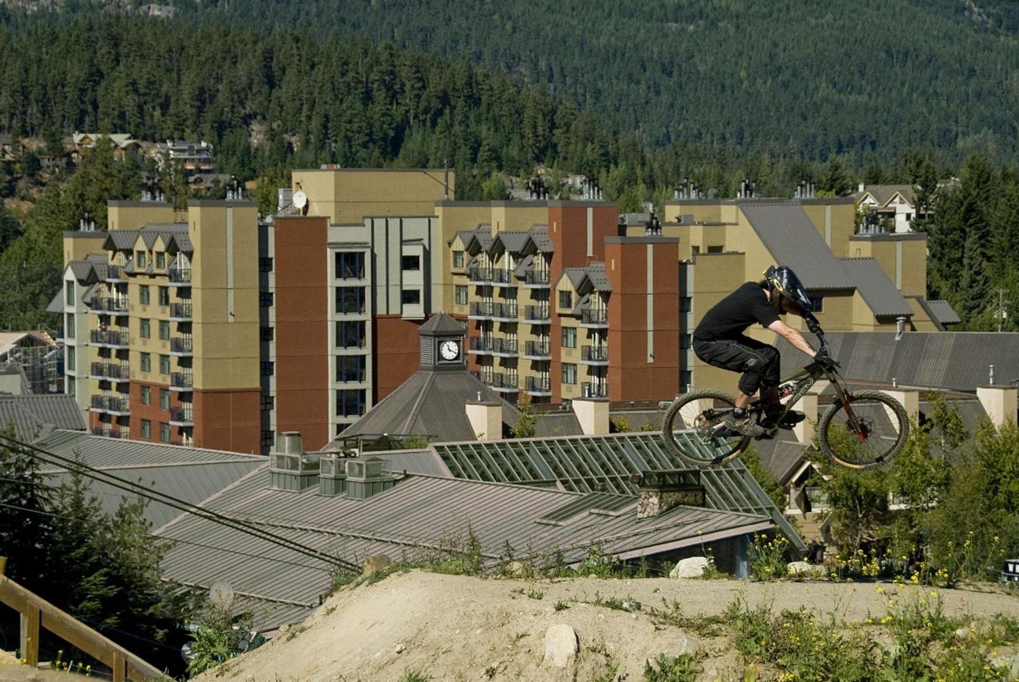 Hilton Whistler Resort & Spa Esterno foto