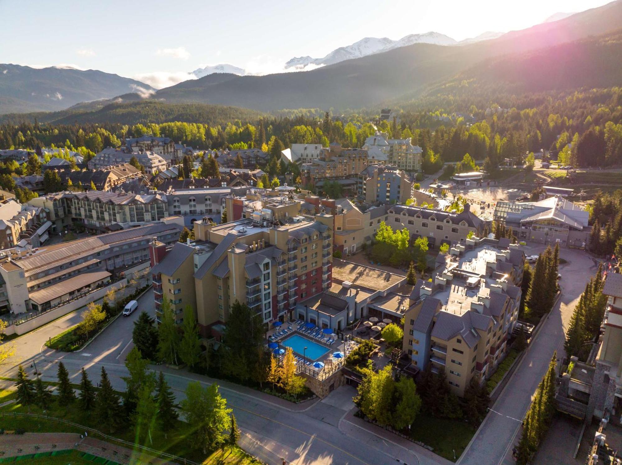 Hilton Whistler Resort & Spa Esterno foto