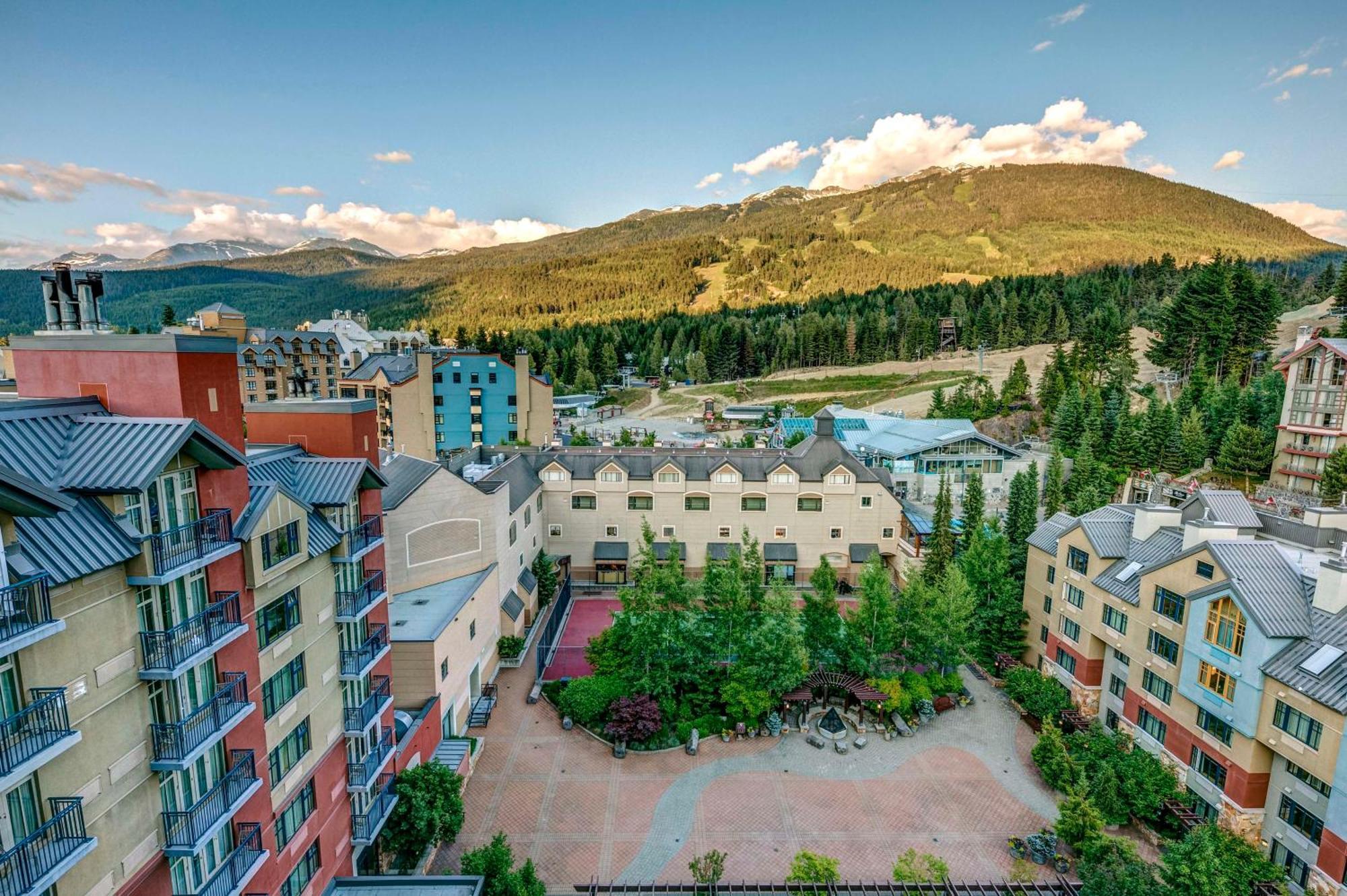 Hilton Whistler Resort & Spa Esterno foto
